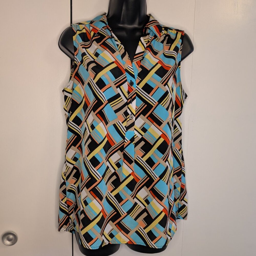 Dana Buchman Collared V Neck, Hi-Low 3 Button Top SZ M